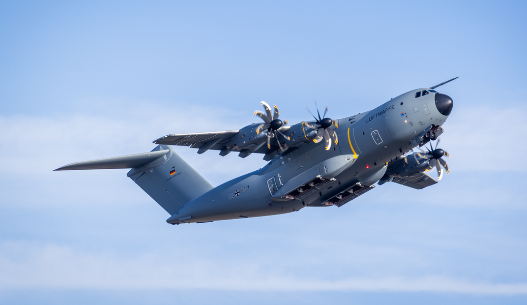 إيرباص تحول طائرة الشحن A400M إلى طائرة أم للمُسيرات والصواريخ