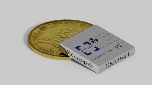 الصين تصنع أول بطارية نووية صغيرة تُغني عن الشاحن
