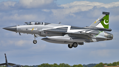 المقاتلة الباكستانية  JF-17 Thunder بلمسات صينية