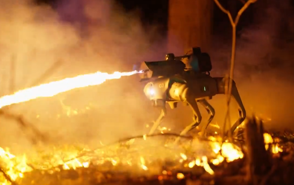 ثيرمونيتور: أول كلب روبوتي قاذف للهب