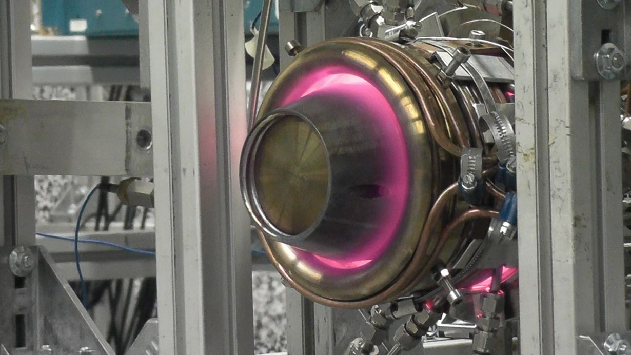 صورة توضح تصميم التوربين الغازي الذي يعمل بالهيدروجين بدون ضواغط ميكانيكية